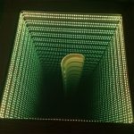 tavolo con illusione di effetto infinito
