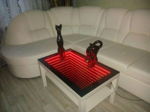 tavolo con retroilluminazione rossa