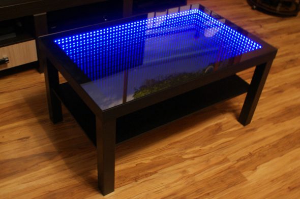 tavolo con retroilluminazione blu