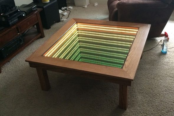 tavolo con retroilluminazione verde