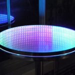 tavolo rotondo con effetto infinito