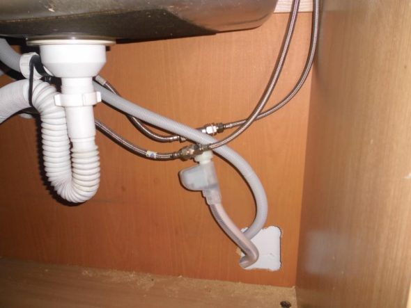installazione di un lavandino