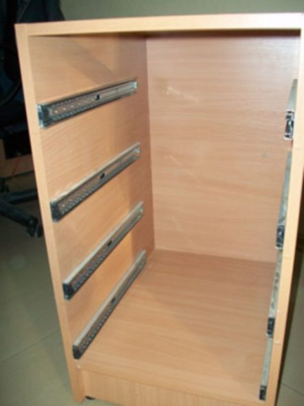 installazione di guide a sfere