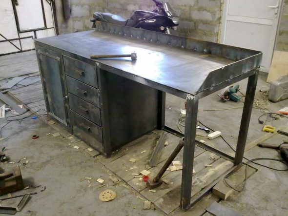 banco da lavoro in garage