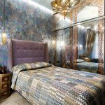 armadio a muro nella foto della camera da letto