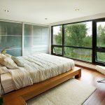 armadio a muro in camera da letto con ante opache
