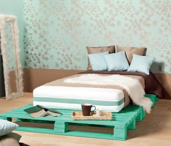 letto in pallet turchese