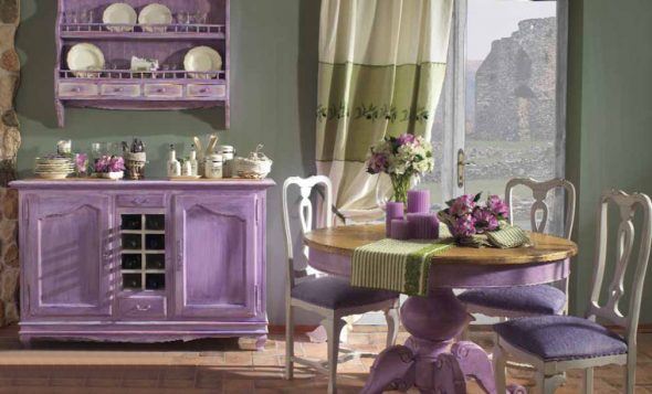 Mobili decoupage in stile provenzale con fiori viola