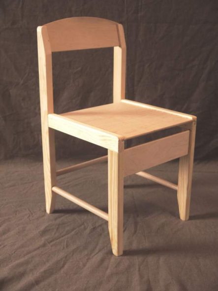 sedia in legno per la scuola materna