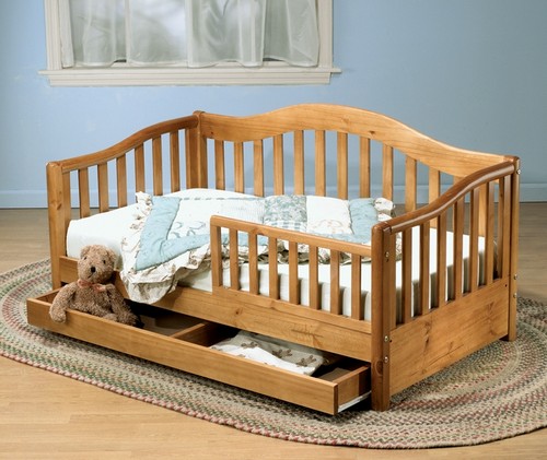 Letto in legno per bambini con sponde