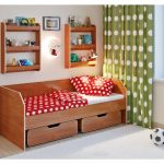 Letto per bambini da 3 anni con ripiani in ontano