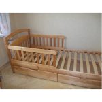 Letto per bambini con sponde Stesha