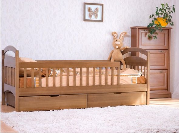 Letto per bambini con sponde e cassetti da 3 anni