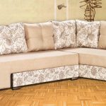 Divano girevole nel design della stanza