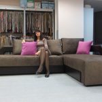 Divano angolare in colore marrone
