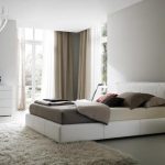 camera da letto luminosa per una coppia