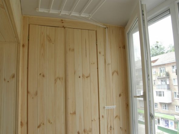 Un'altra versione di un mobile in legno