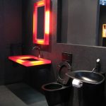 specchio con bella retroilluminazione