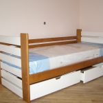 letto singolo in legno