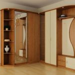 Mobili impiallacciati e laminati per l'ingresso e la camera da letto