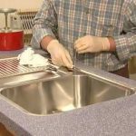 Montaggio di un lavello sotto il piano di lavoro