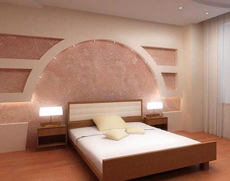 Decorare la parete della testata del letto in camera da letto con nicchie