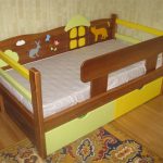 letto per bambini con sponda laterale