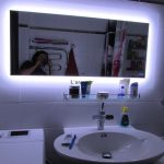 illuminazione e riscaldamento dello specchio