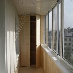Armadio a muro sul balcone