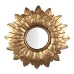 Uno specchio è un'ottima decorazione per una stanza