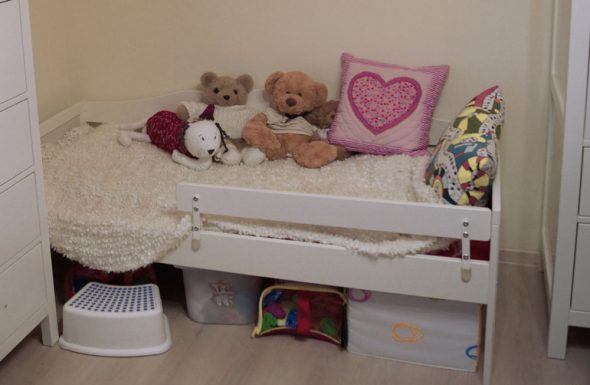 letto con sponda laterale