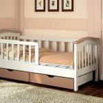 letto per bambini con sponde nella cameretta dei bambini