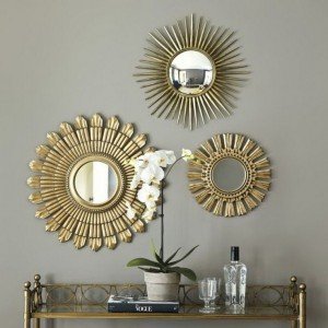 decorazione della stanza con specchio