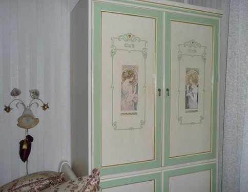 decoupage di un vecchio mobile