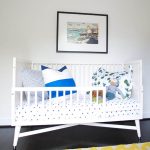 lettino per bambini con design laterale