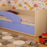 letto a forma di delfino per bambino