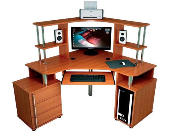 scrivania per computer nella stanza