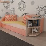 letto a forma di delfino con ripiani