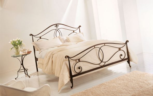 letto in ferro battuto per camera da letto