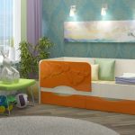 letto a forma di delfino nella cameretta dei bambini