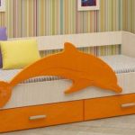 letto delfino arancione