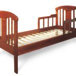 letto con barre di sicurezza