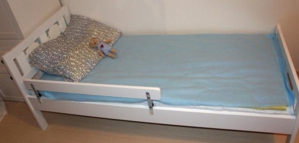 letto ikea con sponda laterale