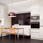 cucina con divano bianco