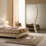 camera da letto luminosa con mobili chiari