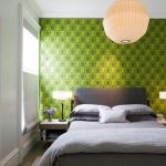 il design della parete in testa al letto aggiungerà espressività all'interno della camera da letto
