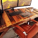 Scrivania per computer fai da te con pallet di grandi dimensioni