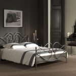 Meraviglioso letto all'interno della stanza