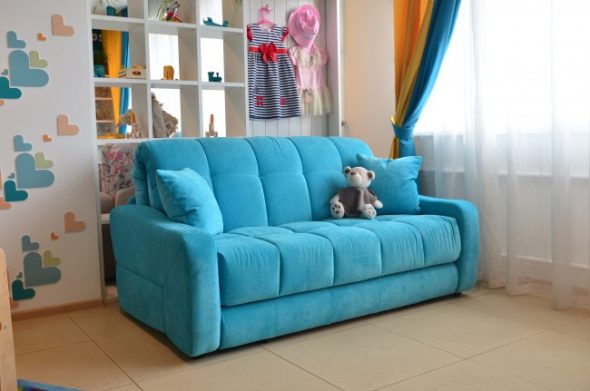 divano a fisarmonica blu