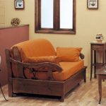 divano a fisarmonica in legno
